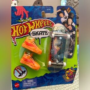 2022 Tony Hawk HGT46 Elder Flight Hot Wheels finger-skate Collectible.